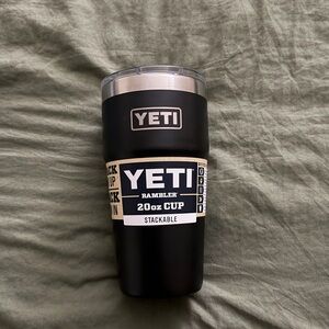 YETI Rambler 20 oz Tumbler in Matte Black